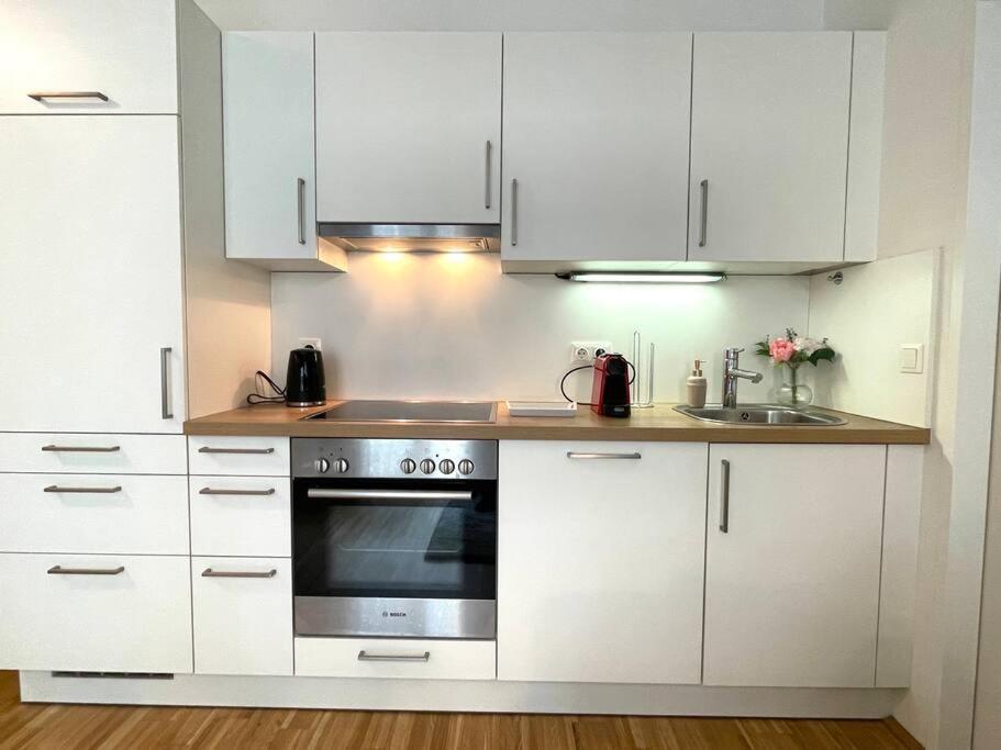 New I Stylish I Modern I Cozy Apartment เวียนนา ภายนอก รูปภาพ