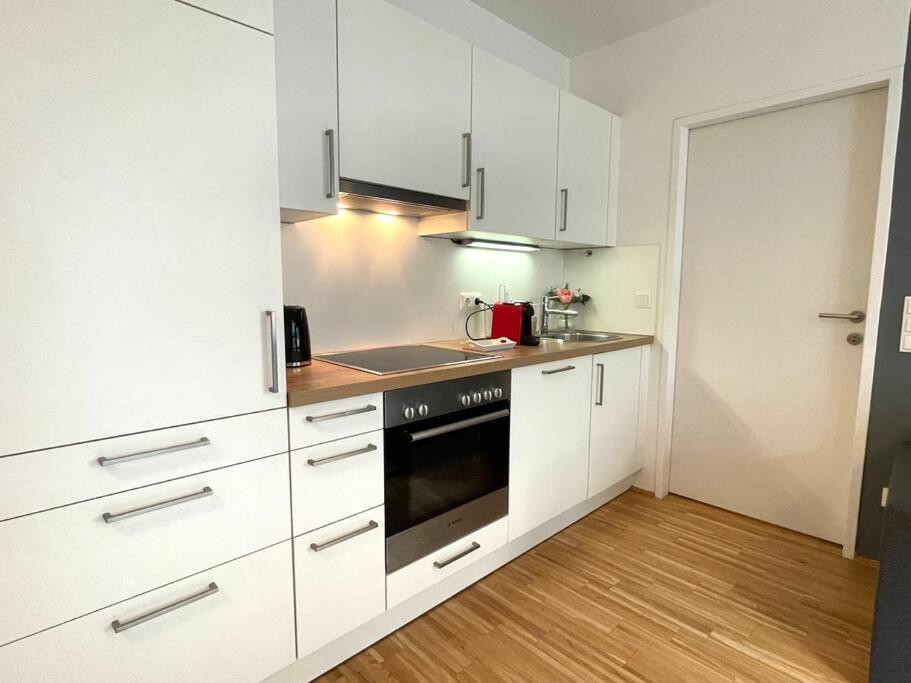 New I Stylish I Modern I Cozy Apartment เวียนนา ภายนอก รูปภาพ